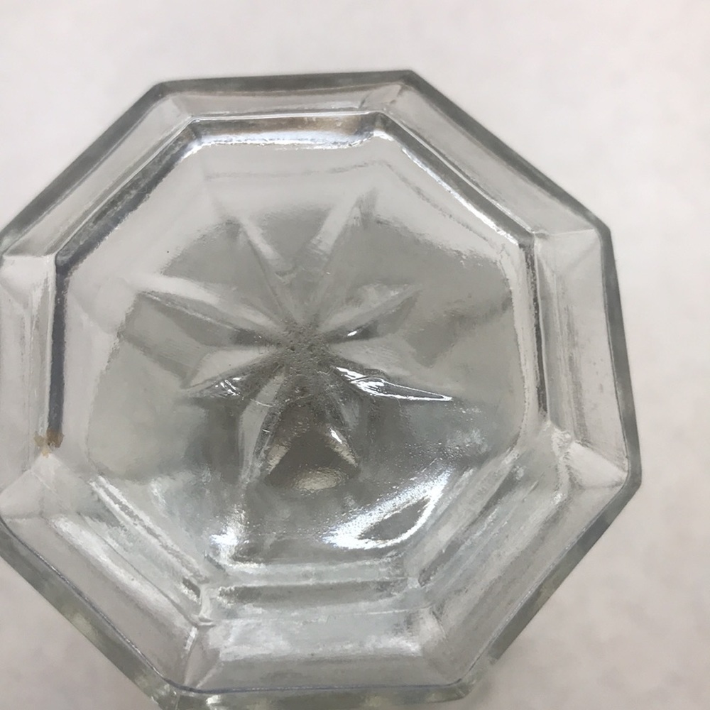 Vintage Walker’s Delux Bourbon Starburst Glass Decanter with Stopper. - Picture 2 of 4